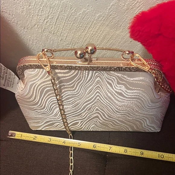 #1469**The Lux Bag: Vintage Elegant Cream and Gold Women's Handbag - Picture 7 of 17